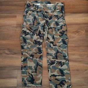 Levi's camo cargo jeans